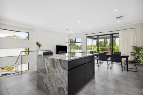 First-Class Townhouse w free parking and Wi-Fi